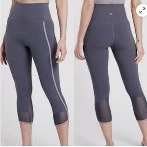 Athleta Intention SET (Crop Tank & Salutation Stash Pocket II Intention Capri)